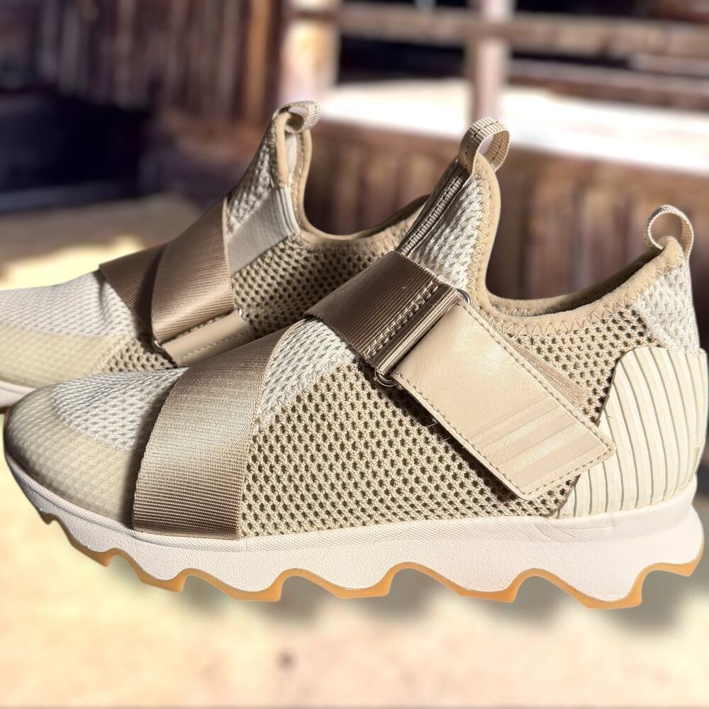 Women's Sz 10 SOREL Low Top Slip On Kinetic Sneak Sneakers, Natural Tan/Sea Salt